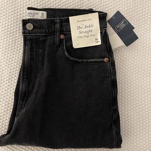 NWT Abercrombie The Ankle Straight Ultra High Rise Size 30/10R